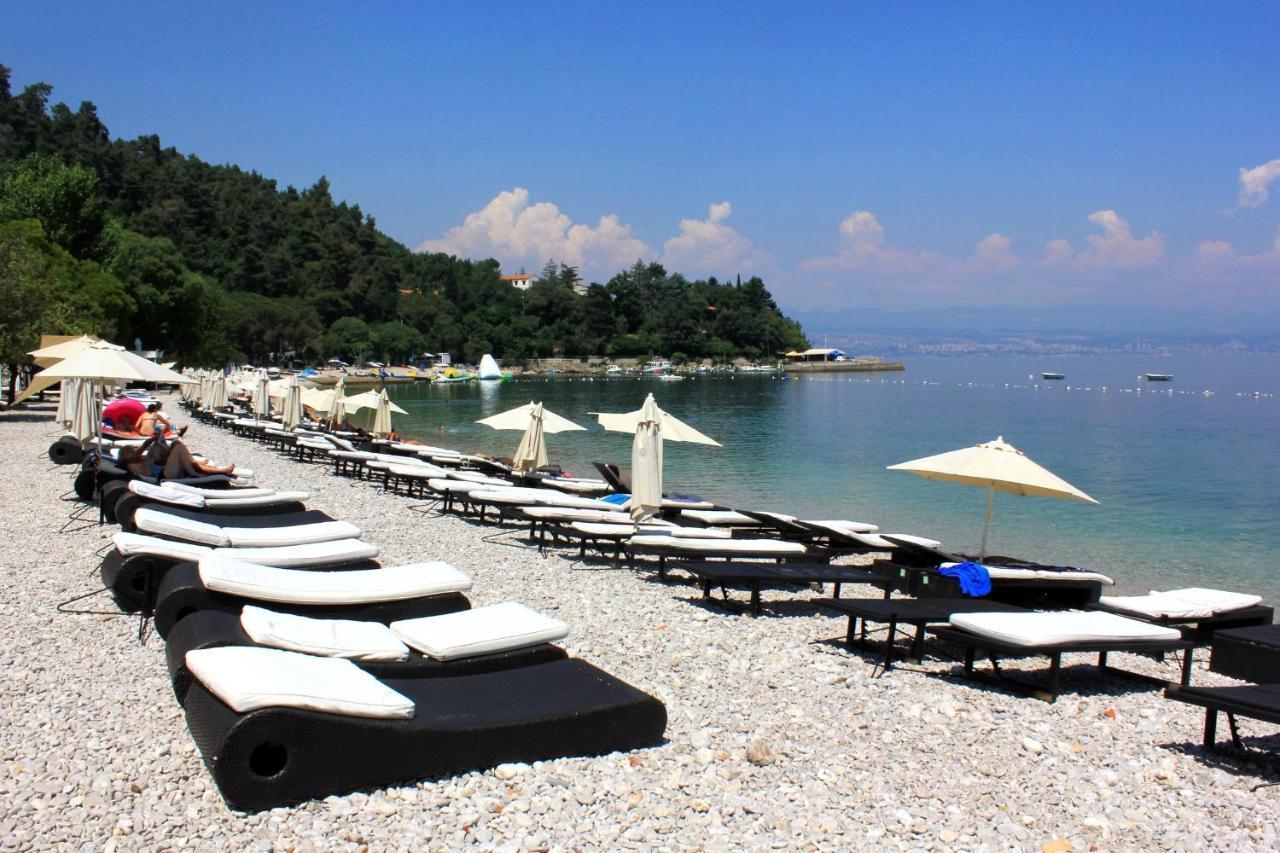 Apartments And Rooms By The Sea Medveja, Opatija - 2305 Lovran Dış mekan fotoğraf